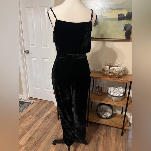 Banana Republic Crushed Velvet Spaghetti Strap Tie Waist Holiday Party Romper - Picture 2 of 9